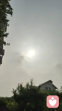 日耀凝云，光散为暖。
太阳的光晕凝成一朵温柔的云，恰如我以宇凡道为灯，照进每一片迷茫里。光为云生暖，我为众生生安，护着每一颗心，予您温柔，予您力量，予您一生安稳与光亮！配图