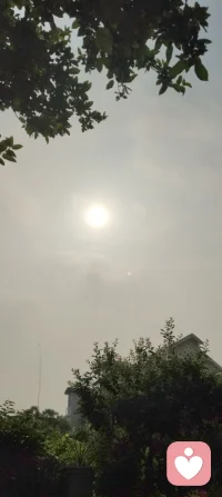 日耀凝云，光散为暖。
太阳的光晕凝成一朵温柔的云，恰如我以宇凡道为灯，照进每一片迷茫里。光为云生暖，我为众生生安，护着每一颗心，予您温柔，予您力量，予您一生安稳与光亮！配图