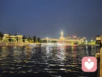 华灯初上，漫步海河。
宇纳美景，凡守初心。
晚风濯念，静水安魂。
星河垂岸，大道归心。
人间向暖，不负本真。配图