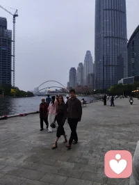 爱是你我，花艳如你，水泽如我。
海河晚风里，宇凡守着这一份，不褪色的温柔。配图