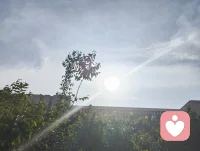 黑夜赠我深邃眼眸，我自抬眸追寻万丈光明。身为倾听者宇凡，历经世事非议与无端委屈，依旧心性澄澈不改，向阳而生，逐光而行，静守天边云卷云舒。以山河为境，晨光为引，怀千仞风骨，守一腔初心。深谙自愈之道，亦懂渡人之心，一身滚烫生命力，愿静听世间万般心事，温柔抚平所有沧桑。配图