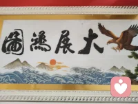 荆门阴雨笼清窗，午间闲坐雅室堂。
案摆葫芦景泰瓶，挂画盈香、蝶绕红墙。
伴大外甥女临星海钢琴，我琢词句，她谱乐章。
藏品藏岁月笔墨，琴音润烟火日常，中国人的日子，藏于一器一画、一曲一念，守本心，安清欢，便是最好的心灵栖居。配图