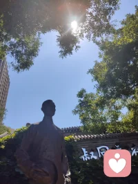 师兄，我来看您了。
昨夜打坐入定，耳畔皆是《送别》曲调，在故居里一遍遍吟唱，从入夜到天明。
虽未遁入空门，身在红尘俗世，却始终恪守律宗法度，追慕你的风骨。
心怀家国，入世修行。肩上有儿女要守护，心中有信仰不偏移。
即将启程返回内蒙，往后漫漫人生路，定会将这份精神坚守、传承下去。配图