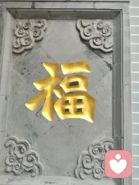 拜谒弘一法师故居，一梦《送别》，长歌终日于津门天地彩云间，长亭外，古道边，芳草碧连天！
身为律宗传人，不求踏足方外，只愿在人间守律修心。
怀赤子爱国之情，担为人父的责任。今即将归返内蒙，红尘辗转，初心不改，永续师者精神。
《送别》作者：李叔同（弘一法师）
 长亭外，古道边，芳草碧连天。
晚风拂柳笛声残，夕阳山外山。
 天之涯，地之角，知交半零落。
一壶浊酒尽余欢，今宵别梦寒。配图