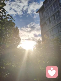 《自由身不是自由人》（发行时间：2026-02-24）
 我问你快乐还剩几分？
我来自某个小镇 某个小村
从小到大也无人问津
我踏上火车 勇敢的四处狂奔
每站都有人进门 有人转身
 
我也想逃脱 俗世的囚困
做个逍遥的 过路人
看惯人间聚散的剧本
写了多少 无奈的戏份
 
我空有人间 自由的身
可却非红尘 自由的人
难道洒脱 是一种天命
为何我总 是差了几分
 
有太多的人 困俗世的门
有人想逃 却不敢出声
奔波的人 只为了碎银几文
我问你 快乐还剩几分
 
（重复）
我也想逃脱 俗世的囚困
做个逍遥的 过路人
看惯人间聚散的剧本
写了多少 无奈的戏份
 
我空有人间 自由的身
可却非红尘 自由的人
难道洒脱 是一种天命
为何我总 是差了几分
 
有太多的人 困俗世的门
有人想逃 却不敢出声
奔波的人 只为了碎银几文
我问你 快乐还剩几分
 
我空有人间 自由的身
可却非红尘 自由的人
难道洒脱 是一种天命
为何我总 是差了几分
 
有太多的人 困俗世的门
有人想逃 却不敢出声
奔波的人 只为了碎银几文
我问你 快乐还剩几分？配图