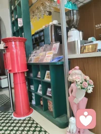 津门一坐，人间清欢自现。
街角一隅，咖啡与时光交融，于民国与欧风之间，慢享温良与心宁。谦逊而温良的中国人过着心灵生活！配图