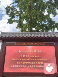 末法时代，邪说纷扰，真修者不入古寺，反踏红尘。以家为道场，以孝为根本，便是践行地藏大愿。刀郎耗时二十载为《金刚经》《地藏经》谱曲，初心只为成全母亲心愿，一片赤诚孝心，直契佛心。数十亿播放量，令无量众生得闻正法，功德斐然。他未着袈裟，却将修行融入烟火人间，入世渡人，一如先贤。红尘修心，平凡见真章，这般行者，自有大道于心🙏配图
