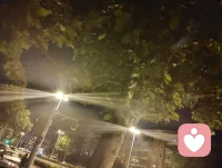 津门夜色温柔，海河两岸灯火漫过肩头，光影蝴蝶随晚风轻舞，落在并肩的身影上。
同行相向，漫步街头，感恩姐夫一路相伴，让平凡的夜有了温暖的重量。
愿每个独行的人，都能遇见这样一份陪伴；愿每颗藏着心事的灵魂，都有处可诉，安然入眠。美好相伴，宇凡愿你我皆安。配图