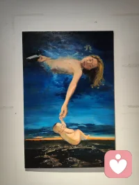 《观天津美院毕业展有感：少年气，是照亮人间的光》
 
驻足天津美院2026毕业展，满目皆是少年气。“恰同学少年，风华正茂；书生意气，挥斥方遒”，百年前教员笔下的豪情，竟在这一方展厅里，被当代青年的作品以滚烫的方式重新点燃。塔吊与晴空相映，仿佛在宣告：中国的少年，从来不曾褪去锋芒，他们以艺术为刃，劈开迷茫，唤醒觉醒。
 
艺术是火种，是叩问，是照亮心灵的光。展厅中，那幅母亲牵住孩子的油画，像一道惊雷劈在心上：画面里，母亲的手跨越星海，紧紧攥住婴孩的指尖，那是祖国母亲对每一个游子的牵挂，也是世间所有母亲永不放弃的坚守。它在说：无论你身在天涯海角，祖国从未放弃你；无论你在情感里跌撞得遍体鳞伤，孩子永远是你不能放下的责任与温暖。人间的爱，从来不止情爱执念，更有家国之大爱，亲子之至情，是“人间正道是沧桑”里，从未熄灭的慈悲与担当。
 
这些作品里的朝气，不是年少轻狂，而是直面时代的勇气：有对个体生命的叩问，有对家国情怀的呼应，有对人间温情的守护。这正是我们需要的少年气——既藏着萨特式的思辨，也装着五四先辈的热血；既能在艺术中叩问自我，也能以赤子之心投身国家精神文明建设。
 
百年前，先辈以笔为剑，唤醒沉睡的国人；今日，这些青年以画为炬，点燃当代人的初心。愿这少年气，穿越山海，抵达每一位海外游子的心上，让你们记得根在华夏，心向祖国；愿这少年气，唤醒每一位当代青年，承五四之风，继觉醒之魂，为家国担当，为民族奋进。
 
我以宇凡大道之光，护这份少年赤诚，守这份人间大爱。愿我辈青年，皆怀赤子之心，承家国之任，不负少年意气，不负华夏山河！配图