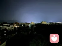 《寄海外游子姐弟同心》
 
少时持甲卫家邦，壮岁经商拓四方。
自许骄阳融世寒，心随葵卉向晴光。
悉尼遥递歌剧院，狼兵同承护道肠。
笑对尘人嘲我痴，胸藏朝日暖肝肠。
浮生聚散如云逝，放下千愁月自长。
海外游子休忘本，故园烟火待君望。
同修大爱疗尘苦，逐光而行万世昌。