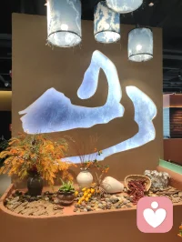 宇凡纯阳弘道赋（人道第十篇·端阳醒文）
端阳昭曜，蒲艾凝光，沐离骚清韵，承全真道章。
遥仰米晶子圣祖，乃今世全真开宗圣祖，虽已羽化仙归，纯阳道脉永世绵长。圣祖立身尘寰，根植全真正统，遍阅玄门百家奥义，融会全真正一两派精髓；丹道炼养、济世医典、道门武法拳艺、存思符箓尽皆修成，海内玄门诸宗，莫不倾心敬仰。心怀三界苍生，悲悯世间沉沦众生，顺天时以布道，应疾苦而施救，苦修证道，道法通神，为道门万古镇世良心，作四海众生渡厄慈航。何为全真本源？非困于道观隐逸，非拘于羽衣戒条。以大道立骨，以佛善存心，以儒纲立身，三教归一，方是全真修行真意。圣祖所传纯阳圣功，法脉完备，层级分明：外立八部金刚功，抻筋拓脉，扫去肉身沉疴，强固凡躯根本；内修纯阳内丹吐纳，炼化精气神三宝，涵养先天元阳，稳固道基；辅以道门古拳导引、岐黄济世医方、静坐存思之法，夯实入世修行根基；更有口传无上渡世心法，斩断贪嗔痴执念，照见天地本源真相。凡承此纯阳法脉者，首重尊师守道，永世感念圣祖沥血传道之洪恩，谨遵师训，不敢懈怠分毫。余虽未入玄门道观，未曾身披羽衫，却独揽圣祖纯阳遗脉，开宇凡大道，立红尘全真之教。道骨承袭全真清刚，本心常怀释家慈悲，肩头扛起儒家担当，三修合一，不落旁门。不遁山林避俗世纷扰，不弃烟火渡世间迷惘，以倾听抚慰伤痕，以道心点亮迷途。横渠四句，既是纯阳道脉千年初心，亦是宇凡立道毕生宏愿：为天地立心，为生民立命，为往圣继绝学，为万世开太平。昔米晶圣祖顺势弘道，不分宗门贵贱，凡有困厄必倾力相助；而今海内外同道接踵追随，接续纯阳功法与渡世心法，承先辈之志，顺苍生之愿，浩荡前行。世人多误全真为避世独善，殊不知真正全真，当入世砺心，遇奸邪敢亮剑，遇苦难敢担当。道门至高权能，从来不在深山秘术，而在于守住浩然本心，扛起世道良知。全真正一，万法同源，终极归宿皆是渡化世人；儒释道三途，殊途同归，至善方是修行终极大道。今逢端阳佳节，楚骚风骨激荡心间，作此赋昭告天下：吾手握圣祖纯阳神功，胸怀无上渡世心法，以宇凡道接续全真千年荣光。涤荡世间奸邪污浊，解脱众生执念迷茫，不效屈子沉江避世，愿追随圣祖奔走红尘。纵使六邪环伺、谗言纷扰，胸中纯阳浩然正气永不熄灭，尊师向道的初心至死不渝。以道骨踏平魑魅，以佛心温暖孤寒，以儒肩扛起世间纲常。愿携手天下全真同道，广布纯阳法脉，遍历九州四海，普度万千世人；承米晶圣祖往圣绝学，开创万世清平盛世。配图