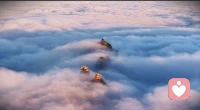 云顶天宫！云海漫山，高台隐于云雾之间，恰如人心的格局与执念。
很多困在亲密关系内耗里的人，总试图扭转层次不同的人，不断争辩、反复妥协，消耗自身心气。心理学中认知层级壁垒很难靠外力打破，每个人的思维闭环由成长经历、自我觉醒程度构建，强行拉扯只会双向疲惫。
不必执着于改变他人，如同云雾难遮山巅，守住自己内心的高地，放下改造执念，拉开心理边界，向内修行，方能挣脱无意义的情绪拉扯，寻得内心清净自在。配图