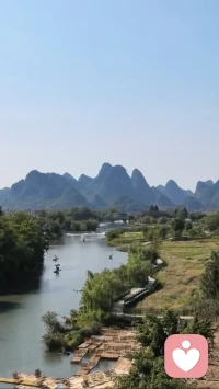 晴空澄澈，烈阳破云，漫卷清风驱散心头阴霾。半生浮沉皆等候，终守云开见日明，往后前路光亮，万事皆有可期。配图