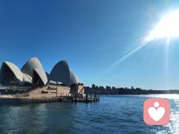 红尘夫妻，当为同修道友
 
世人成婚，多执着朝夕相伴、衣食相托，把伴侣当作遮风挡雨的依靠，盼对方填补自身缺失，将婚姻当成索取温情与安稳的避风港。可真正通透的人明白，俗世姻缘最高的境界，从不是彼此依附纠缠，而是红尘夫妻，互为道友，携手共赴修行之路。
 
最好的情爱，从来不是沉溺烟火缠绵，而是有人引你向内观心，伴你破除执念。正如文中所言，半师半友半知己，半慕半尊半倾心。能遇见愿意点化、扶持自己的人，本是累世修来的福气，夫妻之间，本该承担这份相互渡化的缘分，而非一味消耗、彼此拉扯。
 
多数人困在婚姻里痛苦，根源是二人皆带着一身匮乏走入关系。缺爱便渴求对方持续迁就，缺安全感便死死捆绑束缚，把伴侣当作支撑自己的拐杖。一旦对方无法满足期待，猜忌、冷漠、怨怼接踵而至，婚姻沦为互相折磨的修罗场，两人在俗世情绪里反复内耗，忘了相伴一场的真正意义。
 
夫妻互为道友，核心在于双向成全、彼此点醒。对方不是用来兜底的宿主，而是照见自身缺点的镜子。你的急躁、狭隘、执念，都会在朝夕相处中尽数显露；伴侣的冷淡、疏离，皆是打磨心性的试炼。不必苛责对方完美，而是借相处中的矛盾，看见自己内心的怯懦与贪求，互相提醒，一同斩断向外索取的执念。
 
真正的道友夫妻，不贪恋世俗情爱捆绑。顺境时彼此温柔陪伴，共享人间烟火；逆境时互不拖累，各自沉心修己。不会把人生寄托绑定在对方身上，二人皆向内扎根，丰盈自身底气，明白婚姻是借假修真的道场，而非困住彼此的牢笼。一方心性迷茫时，另一方愿以清醒智慧提点，甘愿承担因果，拉对方走出执念深渊；一人浮躁沉沦时，另一半静心相伴，共寻内心圆满。
 
人海相逢结为夫妻，是难得的修行机缘。世间情爱转瞬消散，唯有共同觉醒的道缘长久不衰。不必执着一生依靠，只求互为同修，在柴米油盐的红尘里，互相扶持、彼此点化，一同褪去软弱匮乏的旧我，修得本自具足的本心，待到心性圆满，二人皆是独当一面、来去自由的自在灵魂，这才是红尘姻缘最珍贵的圆满。配图
