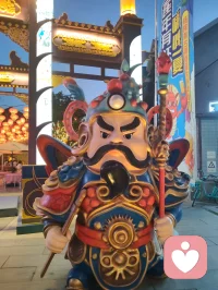 人生得意须尽欢，吃喝玩乐笑对月。
失意何妨酌清酒，千帆过后自安然。配图