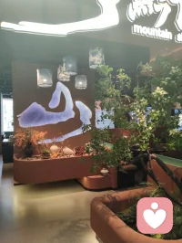《宇凡津门黔姝渡缘赋》
 
余将辞津沽之津渡，返漠北之穹荒。策尘途以问道，寄行藏于八荒。值午炊之暇晷，步市井而徜徉。忽逢黔岭之淑媛，托生涯于庖堂。
四顾楹闲，宾筵寥落；四壁清寥，财气微茫。瞻彼佳人，秉黔山璞质，含云水柔肠。悯其尘途蹇滞，困于市井一方。
夫大道不隐于嵩岳，真修不离于灶梁。红尘即道场，凡缘皆可匡。余布乾坤纳气之局，斡旋阴阳盈虚之章，借天地造化之力，扶微肆以启隆昌。
伊人感此玄恩，置觞相邀，订佳筵以相将。适逢父亲节令，欲借杯盏，以启稚辈伦常。
巍哉父爱，若崇岳镇地，担岁月风霜；澹哉母慈，若清川流江，润稚子灵光。山水相萦，家道方昌；亲慈子敬，双向相将。人伦和合，本是俗世玄黄，天地修行之纲。
 如期莅肆，景物殊常。昔日萧条之宇，今车马络绎而熙攘。黔姝见余而至，展眉粲然，叩问布局玄方。既纳至道之策，门庭日盛，利禄绵长。
乃荐山海珍馐，奉殷勤之礼，赠冰酪之甘浆。余引诸甥，论华夏食道，慨题曰：一锅烙万象，把酒凌青云。
把酒纵谈，方知闺中怀丘壑，心念黔土穷苍。开一肆而不忘桑梓，捐微利以济寒门童郎。扬黔州风物于畿辅，举乡邦文脉于四方。居市井之隘隅，怀济世之宏量；操商贾之微业，行菩萨之慈航。斯乃入世真仙，尘间圣王。
宴酣兴尽，将别轩堂。伊人馈柿如意之嘉贶，祈岁岁吉康。余揖而答曰：善根深植，商祚永昌，天心眷善，神佛护祥。目送满堂熙攘，烟火腾扬，一缘得渡，心自旷朗。
观斯一席之遇，三重渡化昭彰：解凡夫生计之厄，是为身渡；启仁者济世之心，是为心渡；传后辈人伦至理，是为道渡。
天地漫漫，凡尘万象，举凡微善，皆合穹苍。不必遁迹空山，闭关炼阳；但于烟火世间，广结善缘，扶危开悟，便是大道昭彰。
愿此渡缘佳话，随海河而流长；愿入世行道之旨，历千秋而未央。配图