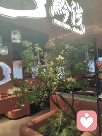 宇凡红尘渡世歌行！
 
挥手津门向朔荒，红尘踏道走八荒。
偶逢黔女遭尘困，一掌玄机振店堂。
借酒开言明孝道，如山父爱水慈长。
胸怀故土施仁善，身落庖厨亦栋梁。
一席珍馐谈壮志，半生侠义护贫郎。
凡尘处处修真境，不必空山伴月光。
随缘点化苍生渡，大道千秋自浩荡。配图
