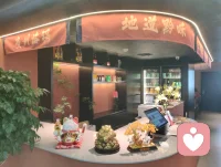 宇凡红尘渡世歌行！
 
挥手津门向朔荒，红尘踏道走八荒。
偶逢黔女遭尘困，一掌玄机振店堂。
借酒开言明孝道，如山父爱水慈长。
胸怀故土施仁善，身落庖厨亦栋梁。
一席珍馐谈壮志，半生侠义护贫郎。
凡尘处处修真境，不必空山伴月光。
随缘点化苍生渡，大道千秋自浩荡。配图