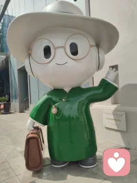 宇凡红尘渡世歌行！
 
挥手津门向朔荒，红尘踏道走八荒。
偶逢黔女遭尘困，一掌玄机振店堂。
借酒开言明孝道，如山父爱水慈长。
胸怀故土施仁善，身落庖厨亦栋梁。
一席珍馐谈壮志，半生侠义护贫郎。
凡尘处处修真境，不必空山伴月光。
随缘点化苍生渡，大道千秋自浩荡。配图
