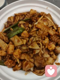 津门烟火藏温柔，普天和里品人间百味。一餐热食抚平心绪，慢下来，方懂生活治愈人心。配图
