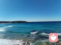 热爱可抵岁月漫长！宇凡以海为界，以光为引，以埙音渡心，以红尘炼道修行。深耕心理倾听数载，将儒释道三修本心，融进每一次情绪疏导、每一段红尘缘分里。曾历经风雨起落，终把所有坎坷磨难，铺作前行的坦途。今立十年之约，潜心钻研心理学理论，融合全真红尘修行之道，打造独属于自己的宇凡心理流派。以慈悲为爱之本，以倾听作渡人舟，不动执念、不困痴缠，在共情中守中正，在陪伴里养纯阳。
宇凡感恩给力平台一路托举，感恩同行伙伴长久相伴。万丈道基，起于方寸灵台；千秋心愿，始于每一次耐心倾听。
前路漫漫，不急不躁，一页书页深耕理论，一位来访者温柔相伴，把心中光热，化作治愈万千灵魂的力量。
宇凡心怀光明和热爱奔往后岁月，我仍是你们永远的宇凡大哥。以心理学为舟，行红尘全真大道，慈悲渡世，给力同行，共勉向前。配图