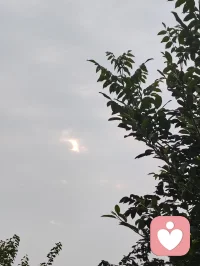 真正的倾听从不是无休无止的倾诉宣泄，疗愈的终点是内心圆融自洽。医者修心，守住边界，剥离自身纷扰，助他人与自我和解，才是长久的温柔。以此自省，与同路人共勉。宇凡心怀光明，何处不是彩云间！配图