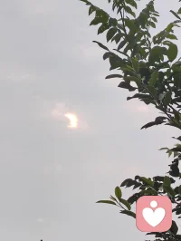 真正的倾听从不是无休无止的倾诉宣泄，疗愈的终点是内心圆融自洽。医者修心，守住边界，剥离自身纷扰，助他人与自我和解，才是长久的温柔。以此自省，与同路人共勉。宇凡心怀光明，何处不是彩云间！配图