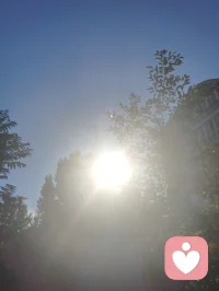 心怀光明，给力长存。配图