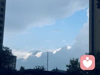 宇凡光明赋！（心怀光明，何处不是彩云间）
 
余秉丈夫之雄概，慕往哲之弘谟，聆先哲之卓论，察尘局之盘纡。咨夫咨询之界，本以仁规为藩，以伦理为衢，冀抚群生心绪，引众趋向清途。奈何幽隅生翳，浮弊潜滋：有罔矩之徒，轻侵访客之安，既滋扰而先愆，反责受扰者量狭；复造无根之蜚语，妄猜攘利之争端，恣行排抑，欲掩己疏，嚣声漫于坊隅，令求索之士踟蹰而忧虞。余熟审其态，恍悟昔训之深微，彼辈汹汹之貌，尽属纸虎之形，外铺狞势，中抱空虚，华表虽盛，肌理无实，一经正理相诘，层叠破绽旋浮，此其不可畏者一也。
 
于是宇凡挺侠士之姿，扬亮剑之威，养浩然之刚气，立磊落之丈夫躯。狭路逢艰，秉勇往之前路；群嚣四起，守笃定之灵枢。不慑悠悠众口之谤，不惧漫漫世路之霜，仗义以陈辞，执律而辨诬。怀朗日之素心，愿作正道之明炬，穿廊庑之昏晦，扫藩篱之蒙污。凡尘中困厄之人，欲自修而成长者，屡遭暗风摧挫，常陷彷徨之墟。余乃以成套咨访之规制，筑安稳之庭除，严分边界，慎守缄秘，裁越矩之妄举，遮无端之侵虞，俾羁愁之众，得从容淬炼心神，缓步臻于自修之衢。
 
观夫世途辗转，沧桑迭趋，谤浪乍兴，寒飙屡赴。常人多惮风波之烈，敛舌缄言；余承男儿之风骨，秉侠者之襟裾。进不逞粗莽之戾气，持礼法以为戈；退不堕柔懦之颓姿，守赤诚以为符。审浊潮之起落，察伪势之荣枯，知虚焰终难久炽，正道终可昭苏。
 
伫思良久，心志弥固。将播清辉于平台之上，恒焕光华；持坚操于朝夕之间，毋移初度。上可警醒同业，自省其瑕；下可荫庇来人，无忧其虑。纵前路云霾往复，百障横铺，胸中浩气长存，铮铮傲骨如初。仰瞻寥廓，浩气接乎云天；俯察尘寰，仁泽沾乎丘墟。愿使幽翳尽散，矩范长存，使求索者皆沐祥光，游于坦荡之域，千载悠悠，正道不渝。