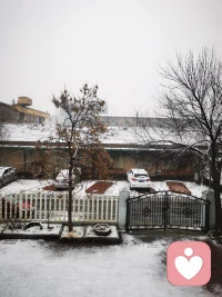 虽然外面的世界很冷，但请你穿好棉衣，努力的照顾好自己。配图