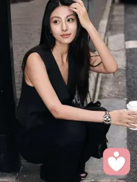 请相信，你本身就足够美好，值得被爱，也值得被这个世界温柔以待。配图