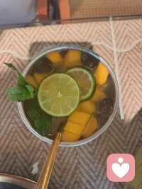 生活虽然忙碌而辛苦，但是偶尔也要停下来看看沿途的风景，吃一吃美好的食物，让我们重拾生活的勇气与信心配图