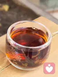 生活里你一定发现过一件很神奇的事：有时候身体不舒服、心里难受、压力特别大，明明没有吃药，也没有做什么特别的事，只是有人安慰了你几句，或者你给自己心里打气，睡了一觉，莫名其妙，人就舒服多了，心情也好了，状态也回来了。很多人以为是巧合，其实不是，这在心理学上，叫做安慰剂效应配图