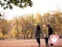 养育，是责任，是爱，但唯独不该成为一场还不清的“债”。真正的爱，不需要背负什么。愿我们所有父母，都能托好这份养育的“重量”，照见自己，顺便照亮孩子……配图