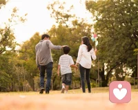 婚姻，没有完美的伴侣，只有不断选择理解的两个人。当人性的真相在婚姻中被温柔地接住，爱就不再是空中楼阁的浪漫想象，而是脚踏实地、血肉丰满的生命共舞。配图