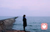 佛家有个理念叫“逆觉体证”。意思是说，一件事情当你顺着习惯走不通时，试着反过来觉察和体会，往往就能找到答案。学会“反着来”，不是消极避世，而是一种通透的人生智慧。配图