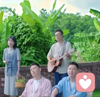 生活普普通通，但也乐在其中，那些微小的幸福，是生活给的温柔馈赠。配图