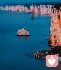 生活原本沉闷，但跑起来就有风。错过了落日余晖，还可以期待满天繁星。来路无可眷恋，值得期待的只有远方。配图