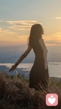 女人的世界，不该只有柴米油盐，更要有自己的一片天地。不必因为外在的眼光束手束脚，也不必因为不值得的关系陷入内耗。接纳自己，取悦自己，照顾好自己。当你觉醒了，就能成为自己人生的大女主，与世间一切美好不期而遇。配图