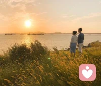 很多家庭关系紧张，其实是错误的把职场规则，用在了家里。两个人结为夫妻，不是为了展示谁更优秀，谁赚的钱多。一个家，没有什么是理所当然的。如果你有时间，你应该分担这份艰辛；如果你没时间，你需要铭记这份操劳。

​配图