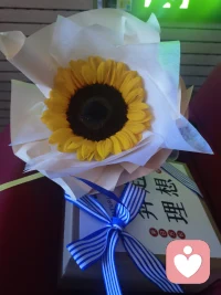 时序遵历法，今至立秋日。
伏暑强弩尾，酷热继发威。
翘盼秋凉风，东君下翠微。

      立秋快乐！配图