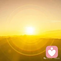 请保持你心中的光☀️，
因为你不知道谁会借着它，走出黑暗。

愿你所散发的光，所秉持的信念，
所践行的善意，可悄悄照亮更多人的心[爱心]。
​配图