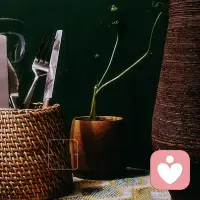 • 有些关系，断了干净，忘了轻松。

• 你什么都体谅，最后什么都不是。

• 别掏心掏肺，不是谁都值得。