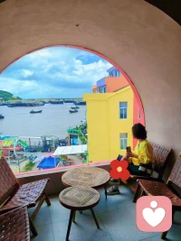 接纳每一种情绪，与自己和解，同自己温柔相拥。配图