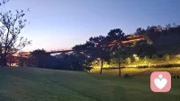 藏在心里的心事放久了只会消耗自己，不用硬撑完美人设，难过、纠结、迷茫都大可直言，把烦恼倾诉出来，清空内心包袱，才能以轻松心态继续往前走。