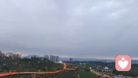 生活总有暂时难熬的阶段，但倾诉过后总会豁然开朗，如果你积攒了太多无处言说的心事，不用独自硬撑，我随时都在，听你细说始末。