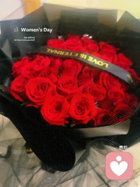 通透是尝过酸甜苦辣后的沉淀，
坚守是知世故而不世故的抉择。
见过生活真相依然选择热爱，
是理性又高级的成熟。配图