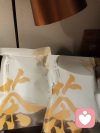 亲手书写的人生，
连命运都愿为之让路。
不必活成他人的复刻版，
你的独特本身就是蕞耀眼的锋芒。配图