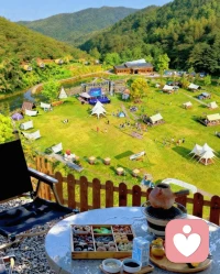 时间是一把尺子，
量人，量心，量距离。
 
岁月是一面镜子，
照人，照己，照过往。
 
人生是一杯美酒，
醉心，醉人，醉一生。