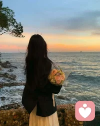 这个世界充满假象
唯有痛苦从不说谎。配图